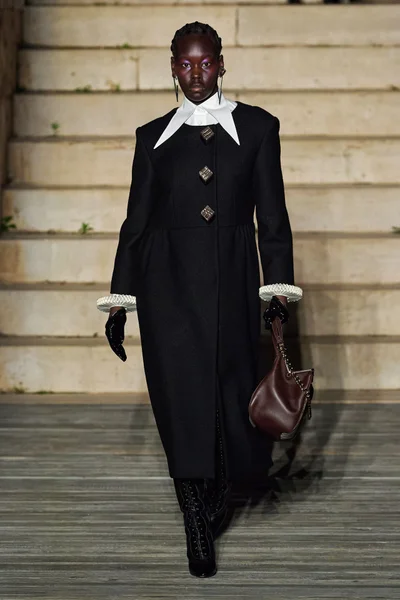 Look 3